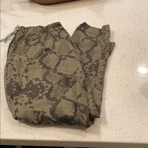 Women’s LuLulemon Joggers, snakeskin
